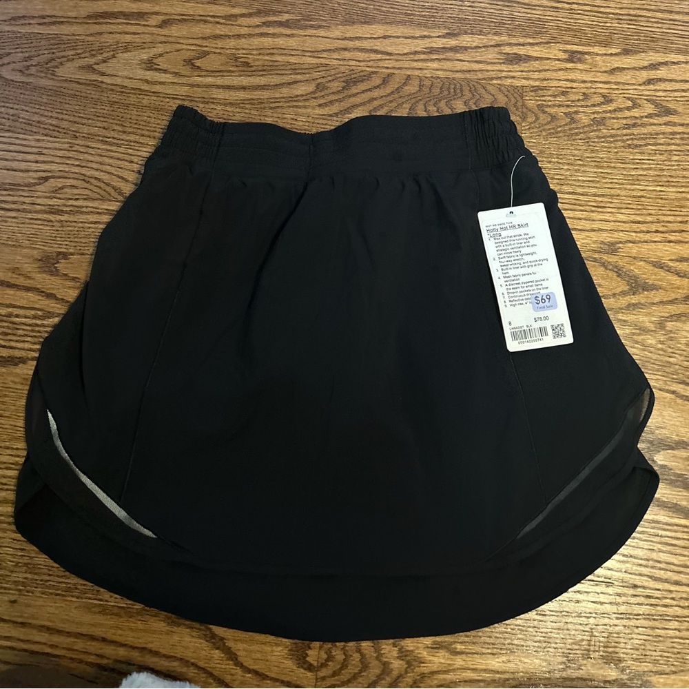 Lululemon skirt never wore. Size 8 long